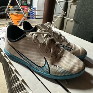 Nike Mercurial indoor soccer/ futsal shoe. Youth size 1